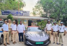 హైదరాబాద్ ఓఆర్ఆర్పై లగ్జరీ కారు నడిపిన 11 ఏళ్ల బాలుడు… హైదరాబాద్ ఓఆర్ఆర్పై లగ్జరీ కారు నడిపిన 11 ఏళ్ల బాలుడు...